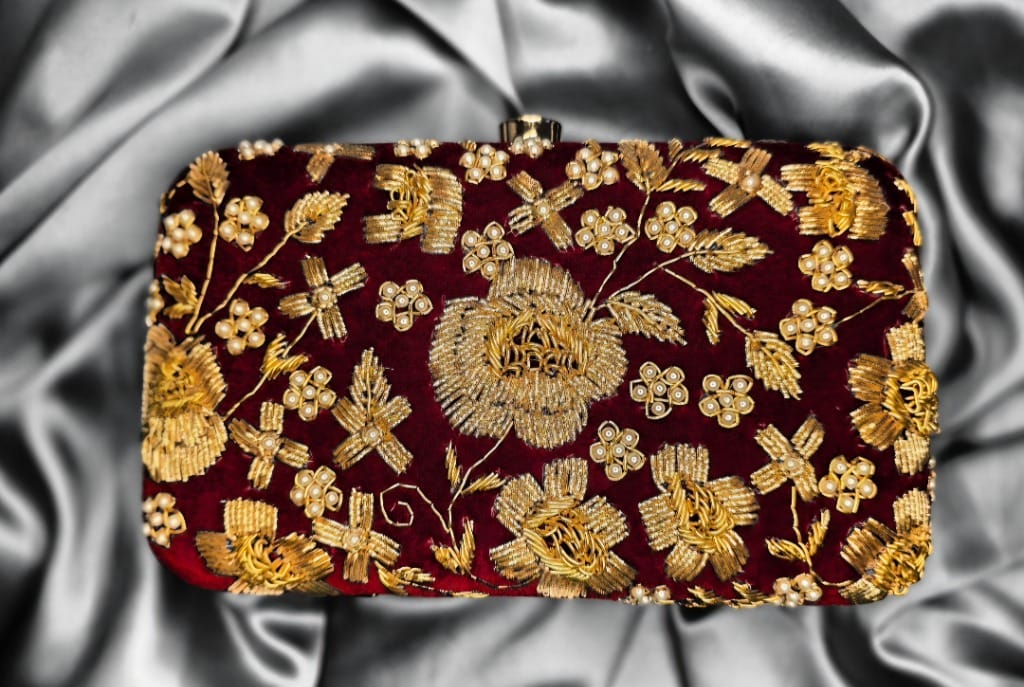 Detachable gold chain on velvet bag